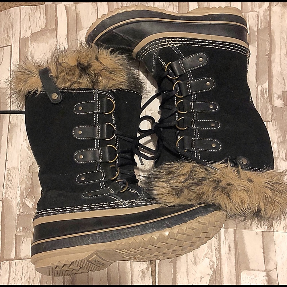 Sold Sorel woman’s boots size 6